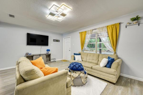 3 Mi to USF Chic Home with Yard in Tampa!